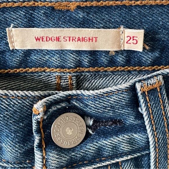 Levi's Wedgie Button Fly Distressed Straight Cropped Jean Size 25 - Picture 8 of 14